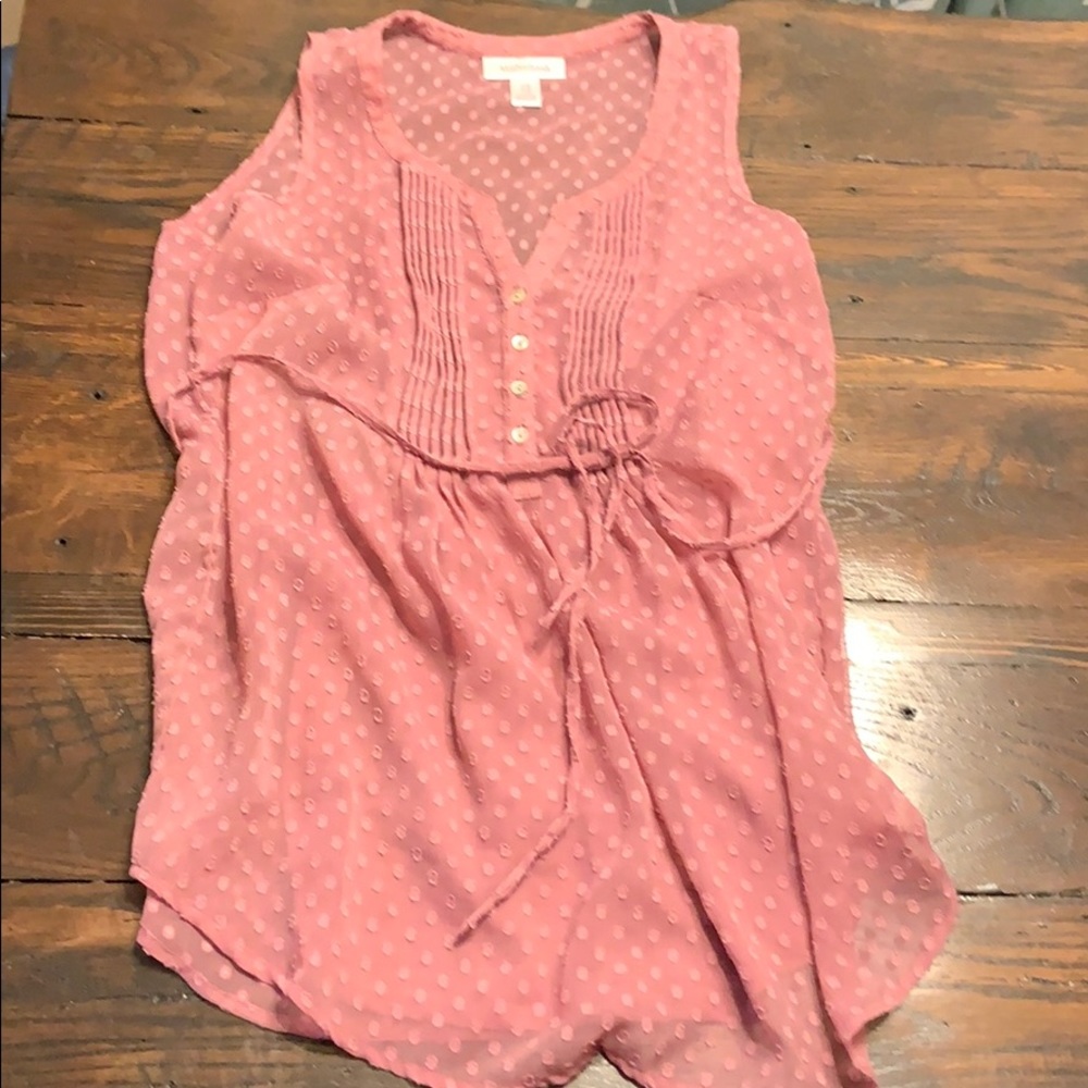 Sleeveless maternity top